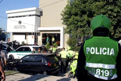 Cảnh sát Colombia tại hiện trường một vụ đánh bom. (Nguồn: BBC)