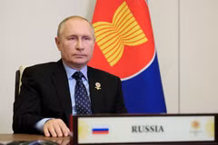 Tổng thống Nga Vladimir Putin phát biểu tại Hội nghị cấp cao Đông Á (EAS) lần thứ 16 diễn ra theo hình thức trực tuyến ngày 27/10/2021. (Ảnh: AFP/TTXVN)