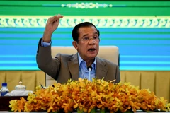 Thủ tướng Campuchia Samdech Techo Hun Sen phát biểu tại cuộc họp báo ở Phnom Penh, Campuchia. (Ảnh: AFP/TTXVN)