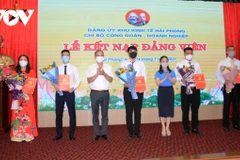 Lễ kết nạp Đảng viên của Chi bộ Công đoàn - Doanh nghiệp Khu kinh tế Hải Phòng tổ chức cuối tháng 7/2021 vừa qua. (Nguồn: VOV)