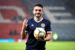 John McGinn của Scotland ăn mừng chiến thắng sau tiếng còi mãn cuộc trong trận đấu vòng loại UEFA Euro 2020 tại Hampden Park, Glasgow. (Ảnh PA)