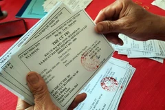 [Video] Phát thẻ cử tri trong điều kiện phòng dịch COVID-19