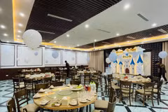 Các nhà hàng được phục vụ khách tại chỗ nhưng phải đảm bảo các biện pháp phòng, chống dịch. (Nguồn: baolaocai.vn)