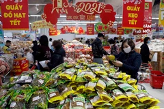 Người dân mua sắm tại siêu thị Big C Thăng Long, Hà Nội. (Ảnh: Trần Việt/TTXVN)