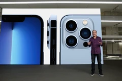 Điện thoại thông minh iPhone 13 Pro được ra mắt tại buổi lễ ở Cupertino, bang California, Mỹ ngày 14/9/2021. (Ảnh: AFP/TTXVN)