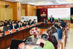  Quang cảnh buổi làm việc của Bí thư Thành ủy Vương Đình Huệ với Quận ủy Hai Bà Trưng. (Ảnh: Văn Điệp/TTXVN)