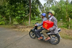 [Video] Bầu cử QH và HĐND: Hòm phiếu phụ cho các cử tri cao tuổi