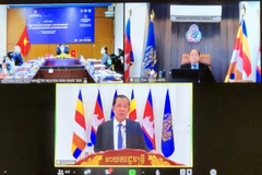 Thủ tướng Campuchia phát biểu tại điểm cầu Phnom Penh trong Diễn đàn Doanh nghiệp và Kinh tế Á-Âu lần thứ nhất - sự kiện bên lề của ASEM 13. (Ảnh: Trần Việt/TTXVN)
