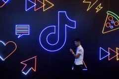Cơ quan Giám sát truyền thông Anh yêu cầu các nền tảng video phải nỗ lực bảo vệ người dùng hơn nữa. (Nguồn: Reuters)