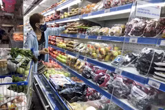Giãn cách xã hội giúp nhiều gia đình có nhiều thời gian ở bên nhau trong các sinh hoạt hàng ngày. (Ảnh: Mỹ Phương/TTXVN.)