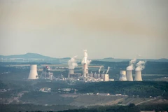 Mỏ than Turow nhìn từ làng Vitkov, CH Séc. (Ảnh: AFP/TTXVN)