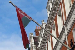 Bên ngoài Đại sứ quán Belarus ở London. (Nguồn: rferl.org)