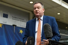 Bộ trưởng Brexit của Anh David Frost phát biểu với báo giới tại Brussels, Bỉ ngày 19/11/2021. (Ảnh: AFP/TTXVN)