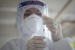 Tiêm vaccine phòng COVID-19 tiêm cho công nhân tại tỉnh Bắc Giang. (Ảnh: Danh Lam-TTXVN)