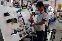 Sản xuất dây cáp điện tại Công ty TNHH Dongjin Global (100% vốn Hàn Quốc) tại Khu công nghiệp Đất Đỏ I, huyện Đất Đỏ, Bà Rịa-Vũng Tàu. (Ảnh: Hoàng Nhị/TTXVN)