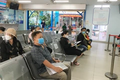 Bệnh viện quận 7 (thành phố Hồ Chí Minh) đón nhận bệnh nhân đến khám bình thường. (Ảnh: Đinh Hằng/TTXVN)