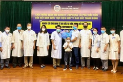 Sau 14 ngày ghép, sức khỏe bệnh nhi tiến triển tốt, đã có thể sinh hoạt bình thường. (Ảnh: Mai Trang/TTXVN)