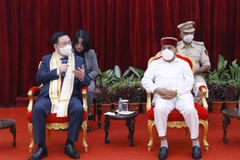 [Photo] Chủ tịch Quốc hội Vương Đình Huệ gặp Thống đốc bang Karnataka