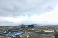 Dự án Nhà máy điện BOT Vân Phong 1 (thuộc Công ty TNHH Điện lực Vân Phong) mặc dù thi công trong giai đoạn khó khăn nhưng tiến độ vượt kế hoạch 0.6%. (Ảnh: Thanh Vân/TTXVN)