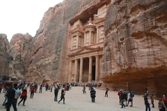 Khách du lịch tại thành phố Petra, Jordan ngày 21/11/2019. (Ảnh: AFP/TTXVN)