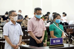 Các bị cáo nghe tòa phúc thẩm tuyên án. (Ảnh: Phạm Kiên/TTXVN)