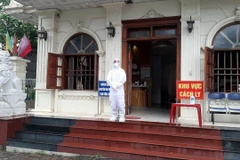  Khách sạn Như Nguyệt 2 ở thành phố Yên Bái, nơi cách ly đoàn chuyên gia và thân nhân người Ấn Độ nhập cảnh về Yên Bái ngày 18/4. (Ảnh: Việt Dũng/TTXVN)