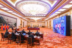 Thủ tướng Trung Quốc Lý Khắc Cường (giữa, trái) dự Hội nghị Cấp cao ASEAN-Trung Quốc lần thứ 24 diễn ra dưới hình thức trực tuyến, tại Bắc Kinh, ngày 26/10/2021. (Ảnh: THX/TTXVN)