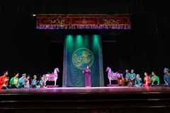 Các nghệ sỹ chèo trong vở "Tuần ty đào Huế". (Ảnh: Thành Đạt/TTXVN)