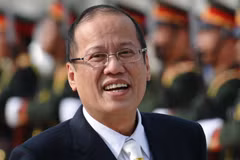 Ông Benigno Aquino, khi đang trên cương vị Tổng thống Philippines, tới dự một hội nghị ở Vientiane, Lào ngày 4/11/2012. (Ảnh: AFP/TTXVN)