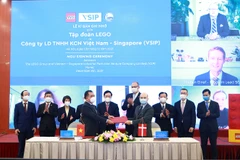 Phó Thủ tướng Thường trực Phạm Bình Minh và Đại sứ Đan Mạch tại Việt Nam Kim Hojlund Christensen chứng kiến Lễ ký. (Ảnh: VGP)
