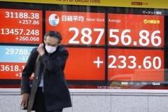 Bảng chỉ số chứng khoán tại Tokyo, Nhật Bản.(Ảnh: Kyodo/TTXVN)