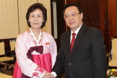 Ông Hoàng Bình Quân tiếp đoàn đại biểu Hội Phụ nữ Dân chủ Triều Tiên