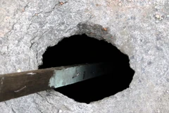 Xuất hiện hố “tử thần” sâu hơn 5m trên đường liên xã tại Cao Bằng