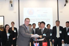 Vương quốc Anh hỗ trợ đào tạo nghề cho Cao đẳng Viglacera