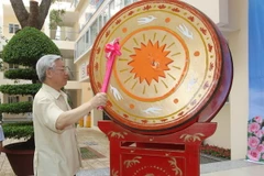 Tổng Bí thư dự Lễ khai giảng tại trường THPT Nguyễn Gia Thiều