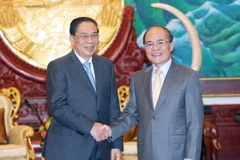 Chủ tịch Quốc hội chào xã giao Tổng Bí thư, Chủ tịch nước Lào