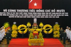 Linh cữu nguyên Tổng Bí thư Đỗ Mười quàn tại Nhà tang lễ quốc gia, số 5 Trần Thánh Tông (Hà Nội). (Ảnh: TTXVN)