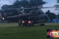 Video cảnh trực thăng đưa các cầu thủ nhí tới bệnh viện Chiang Rai