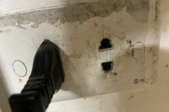 Ổ cắm điện là nơi hay bị lắp camera quay lén. (Ảnh minh họa. Nguồn: Vietnam)