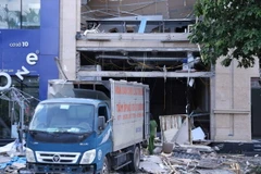 Hiện trường vụ nổ lớn ở tòa nhà The City Light, thành phố Vĩnh Yên, Vĩnh Phúc. (Ảnh: Hoàng Hùng/TTXVN)