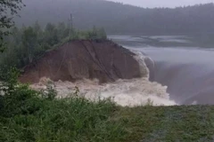 Vỡ đập tại Nga. (Nguồn: The Moscow Times)