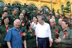 Chủ tịch nước Tô Lâm gặp mặt thân mật các đại biểu. (Ảnh: Nhan Sáng/TTXVN)