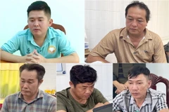 Một số đối tượng có liên quan về hành vi “Tổ chức đánh bạc và đánh bạc” dưới hình thức cá cược bóng đá trên mạng Internet. (Ảnh: Trọng Nguyễn/TTXVN phát)