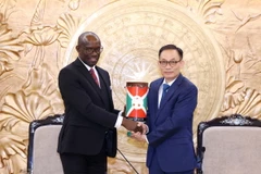 Trưởng Ban Đối ngoại Trung ương Lê Hoài Trung tiếp ông Révérien Ndikuriyo Tổng Thư ký Đảng CNDD–FDD cầm quyền tại Burundi. (Ảnh: Phương Hoa/TTXVN)