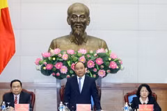 Thủ tướng Nguyễn Xuân Phúc, Chủ tịch Hội đồng Thi đua khen thưởng Trung ương phát biểu chỉ đạo phiên họp. (Ảnh: Thống Nhất/TTXVN)