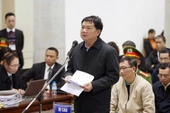 Bị cáo Đinh La Thăng tự bào chữa cho mình. (Ảnh: Doãn Tấn/TXVN)