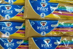 Sản phẩm sữa công thức của Hãng Lactalis được bày bán tại Lima, Peru ngày 11/12/2017. (Nguồn: AFP/ TTXVN)