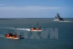 Tàu khu trục ARA Sarandi tham gia chiến dịch tìm kiếm tàu ngầm mất tích ARA San Juan tại Mar del Plata ngày 21/11. (Nguồn: AFP/TTXVN)