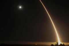 Tên lửa đạn đạo xuyên lục địa của Mỹ được phóng thử từ bang California. (Nguồn: AFP/TTXVN)