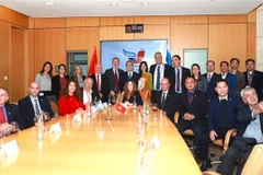 Các đại biểu chụp ảnh chung tại buổi lễ. (Ảnh: Văn Ứng/TTXVN)